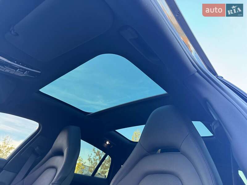 Фастбэк Porsche Panamera 2018 в Киеве