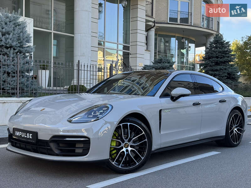 Фастбэк Porsche Panamera 2023 в Киеве