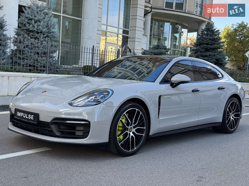 Фастбэк Porsche Panamera 2023 в Киеве