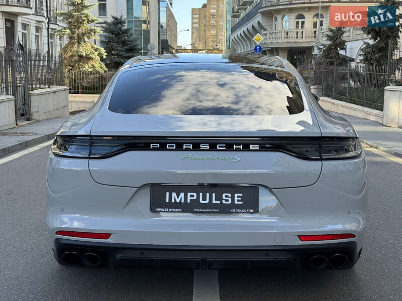 Фастбэк Porsche Panamera 2023 в Киеве