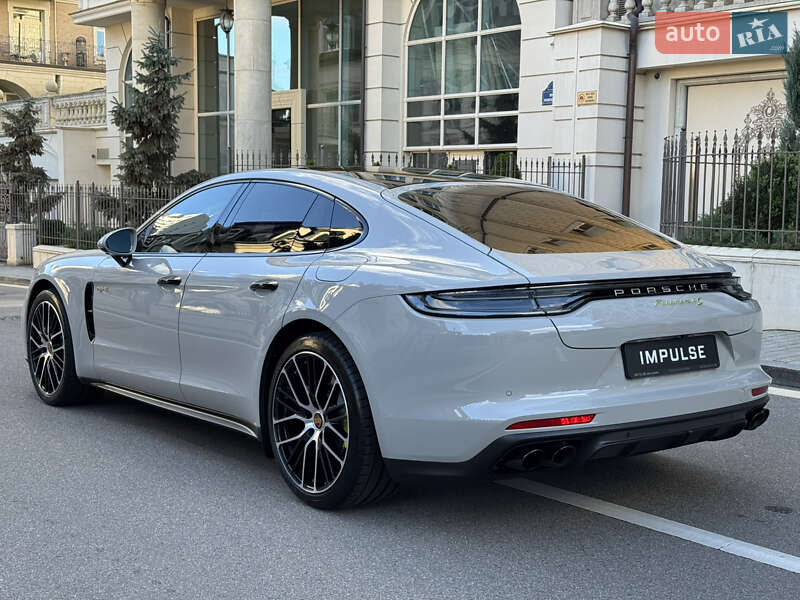 Фастбэк Porsche Panamera 2023 в Киеве