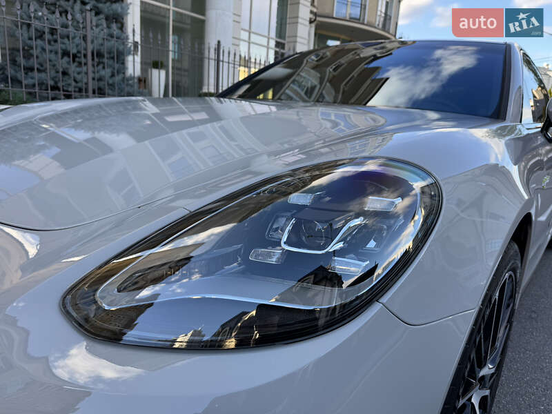 Фастбэк Porsche Panamera 2023 в Киеве
