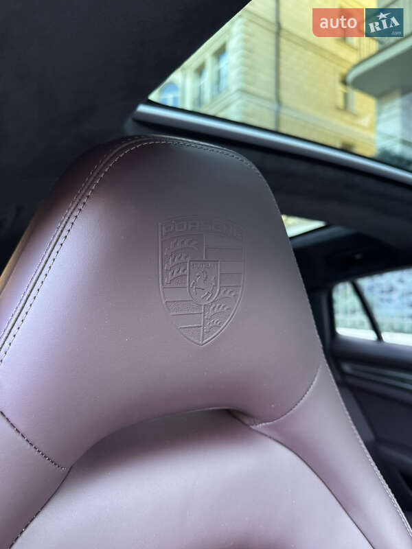 Фастбэк Porsche Panamera 2023 в Киеве