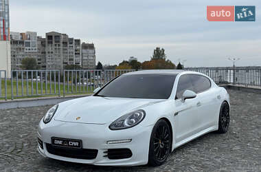 Фастбек Porsche Panamera 2013 в Дніпрі