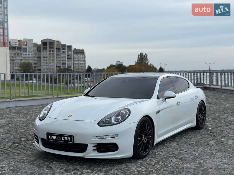 Фастбэк Porsche Panamera 2013 в Киеве фото Фастбэк Porsche Panamera 2013 в Киеве