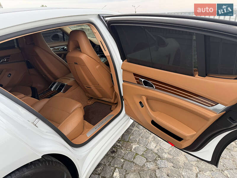 Фастбэк Porsche Panamera 2013 в Киеве фото 27 Фастбэк Porsche Panamera 2013 в Киеве