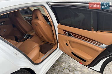Фастбэк Porsche Panamera 2013 в 