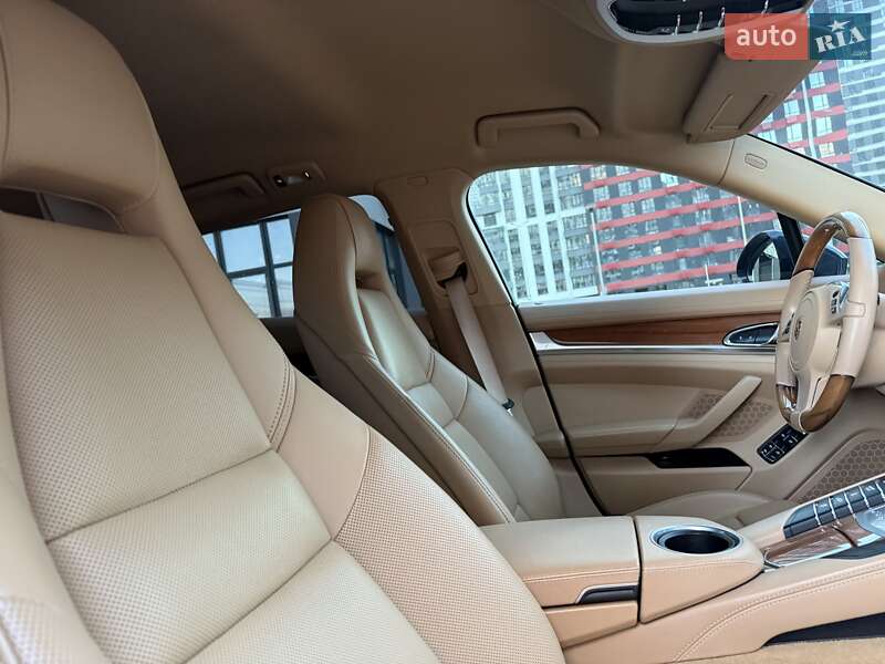 Фастбэк Porsche Panamera 2013 в Киеве