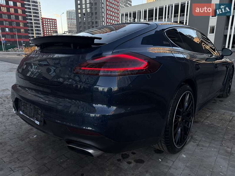 Фастбэк Porsche Panamera 2013 в Киеве