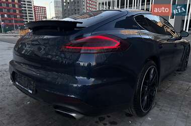 Фастбэк Porsche Panamera 2013 в 