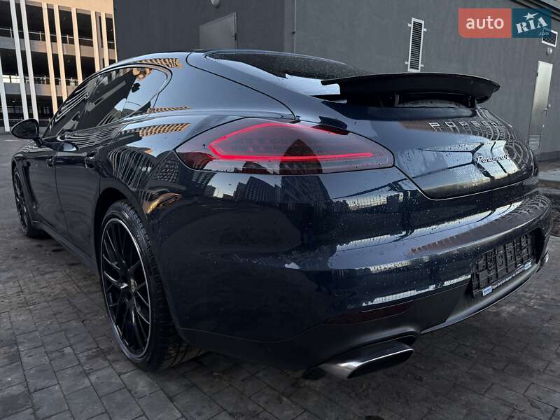 Фастбэк Porsche Panamera 2013 в Киеве
