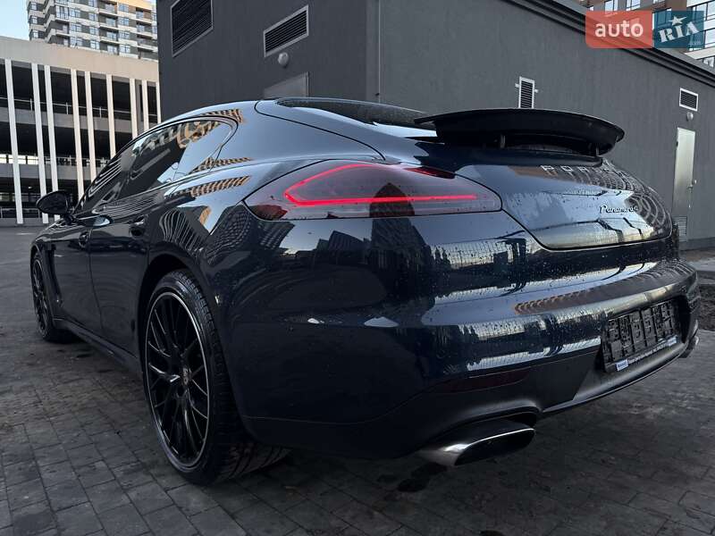 Фастбэк Porsche Panamera 2013 в Киеве