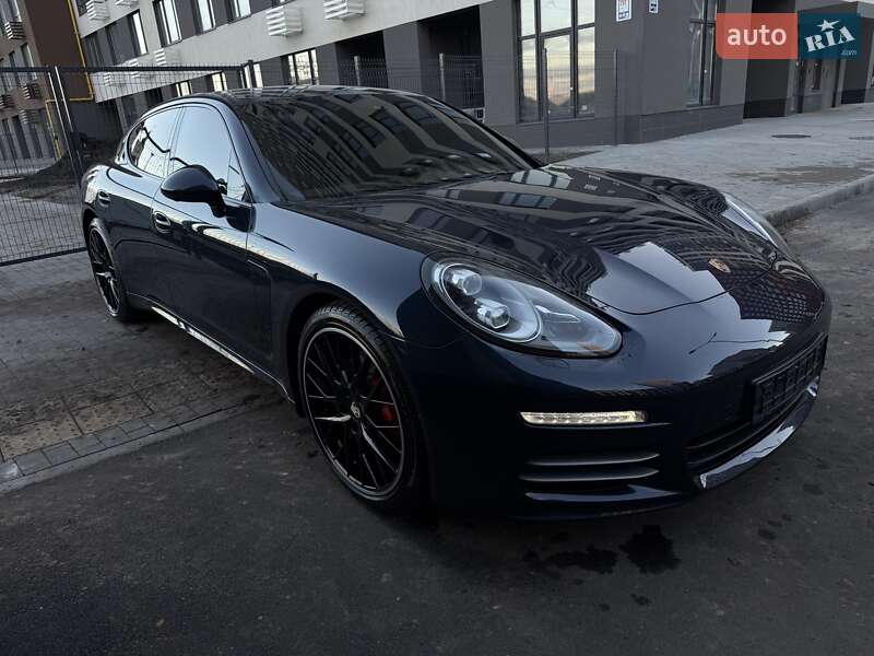 Фастбэк Porsche Panamera 2013 в Киеве