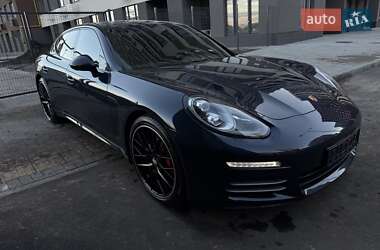 Фастбэк Porsche Panamera 2013 в 