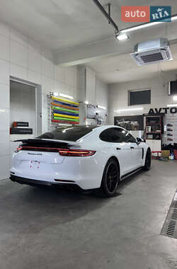 Фастбэк Porsche Panamera 2019 в 