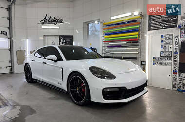 Фастбэк Porsche Panamera 2019 в 