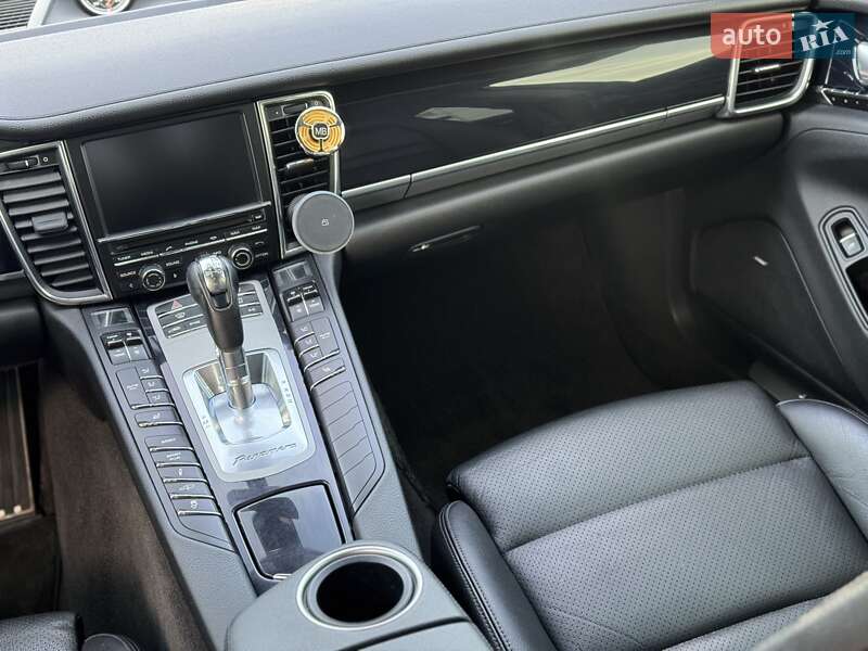 Фастбэк Porsche Panamera 2013 в Киеве