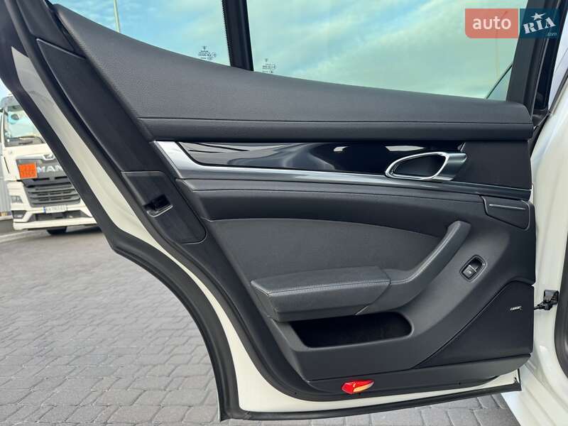 Фастбэк Porsche Panamera 2013 в Киеве