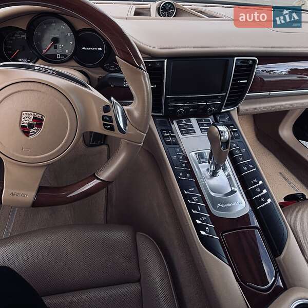 Фастбэк Porsche Panamera 2012 в Запорожье