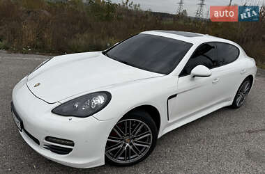 Фастбек Porsche Panamera 2010 в 