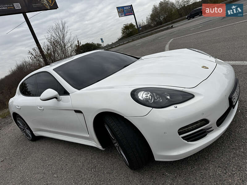 Фастбек Porsche Panamera 2010 в Харкові