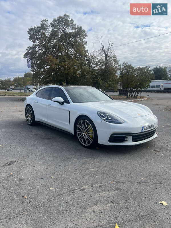 Фастбэк Porsche Panamera 2018 в Днепре