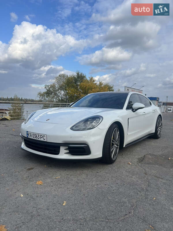 Фастбэк Porsche Panamera 2018 в Днепре