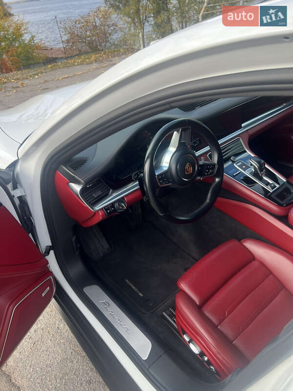 Фастбэк Porsche Panamera 2018 в Днепре