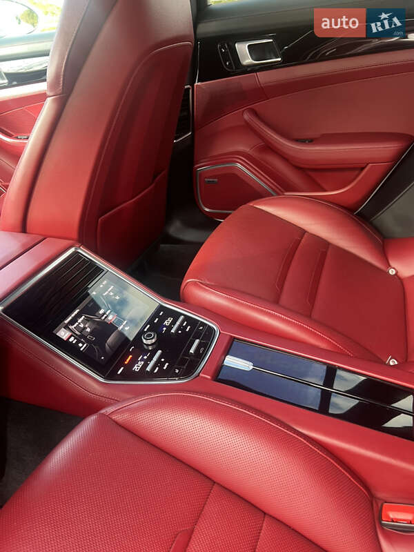 Фастбэк Porsche Panamera 2018 в Днепре