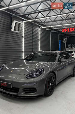 Фастбэк Porsche Panamera 2013 в 