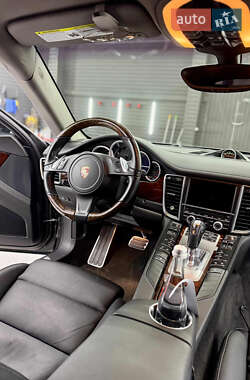 Фастбэк Porsche Panamera 2013 в 