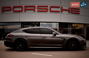 Фастбэк Porsche Panamera 2013 в 