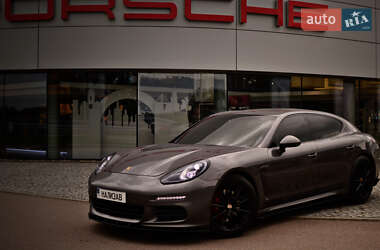 Фастбэк Porsche Panamera 2013 в 
