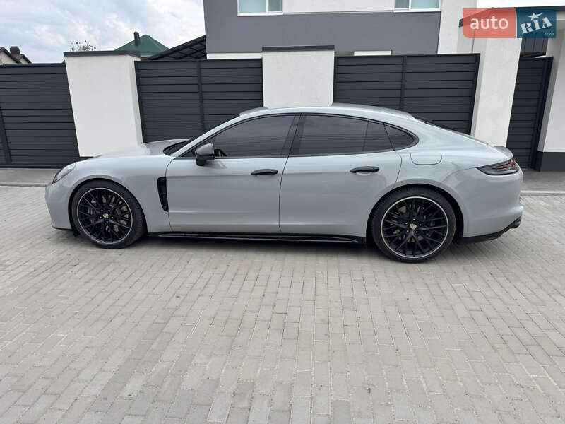 Фастбэк Porsche Panamera 2017 в Киеве