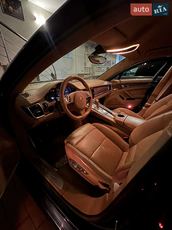 Фастбэк Porsche Panamera 2013 в Киеве