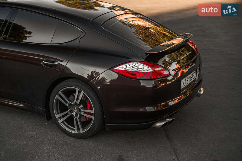 Фастбек Porsche Panamera 2011 в Києві
