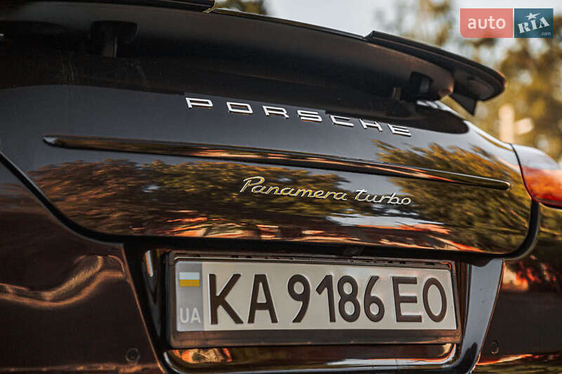 Фастбек Porsche Panamera 2011 в Києві