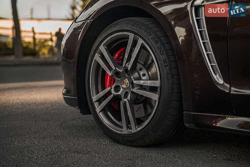 Фастбек Porsche Panamera 2011 в Києві