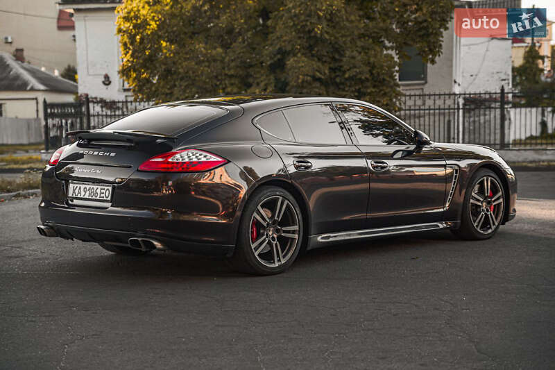 Фастбек Porsche Panamera 2011 в Києві