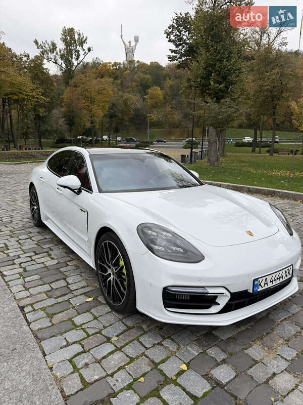 Фастбек Porsche Panamera 2023 в Києві