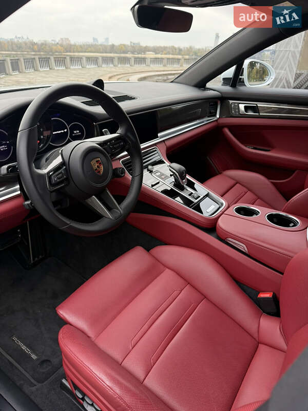 Фастбек Porsche Panamera 2023 в Києві
