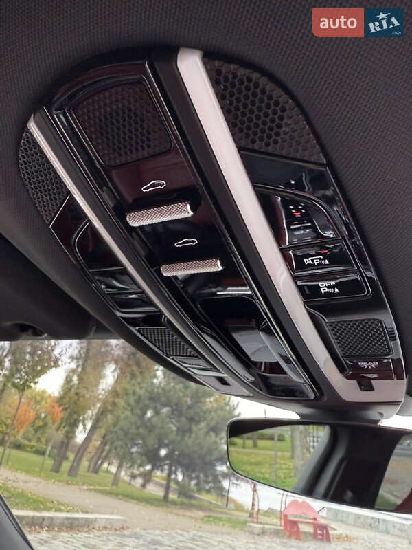 Фастбек Porsche Panamera 2023 в Києві