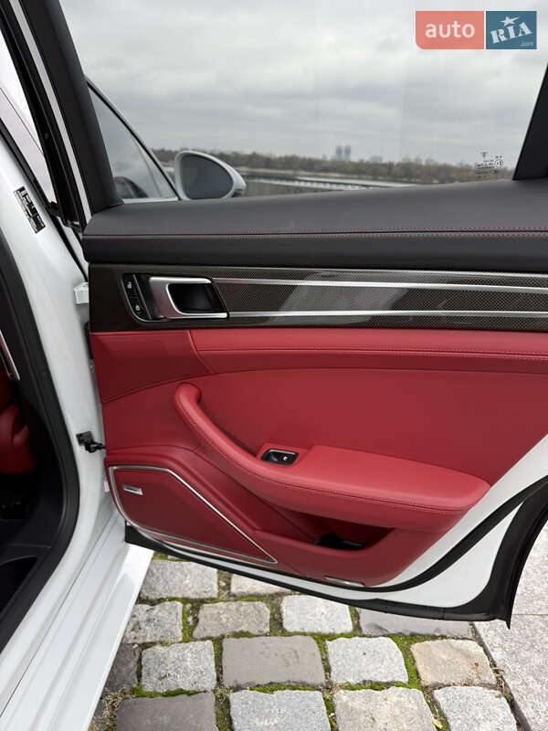 Фастбек Porsche Panamera 2023 в Києві