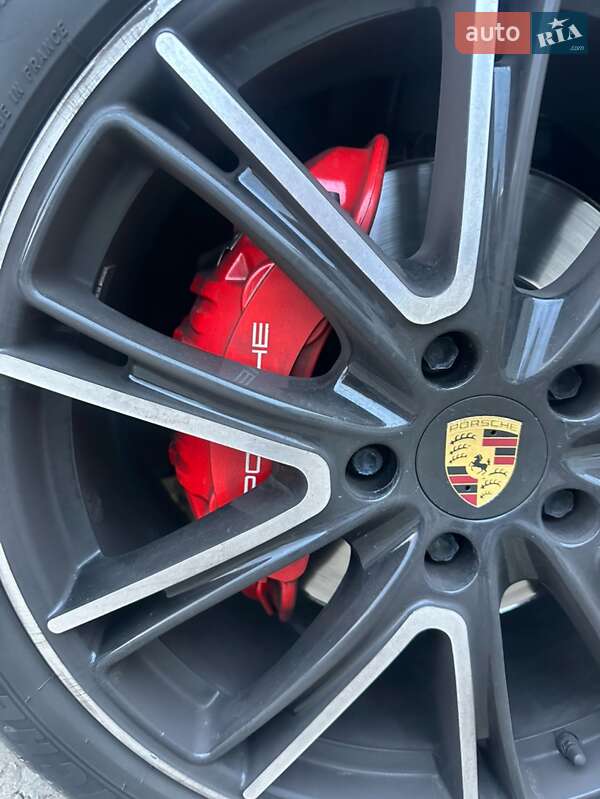 Фастбэк Porsche Panamera 2018 в Львове