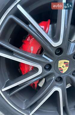 Фастбэк Porsche Panamera 2018 в 