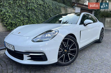 Фастбэк Porsche Panamera 2018 в Львове