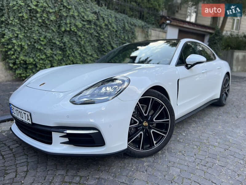 Фастбэк Porsche Panamera 2018 в 