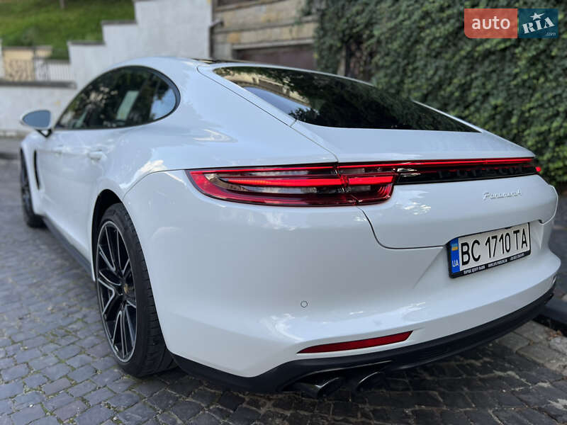 Фастбэк Porsche Panamera 2018 в Львове