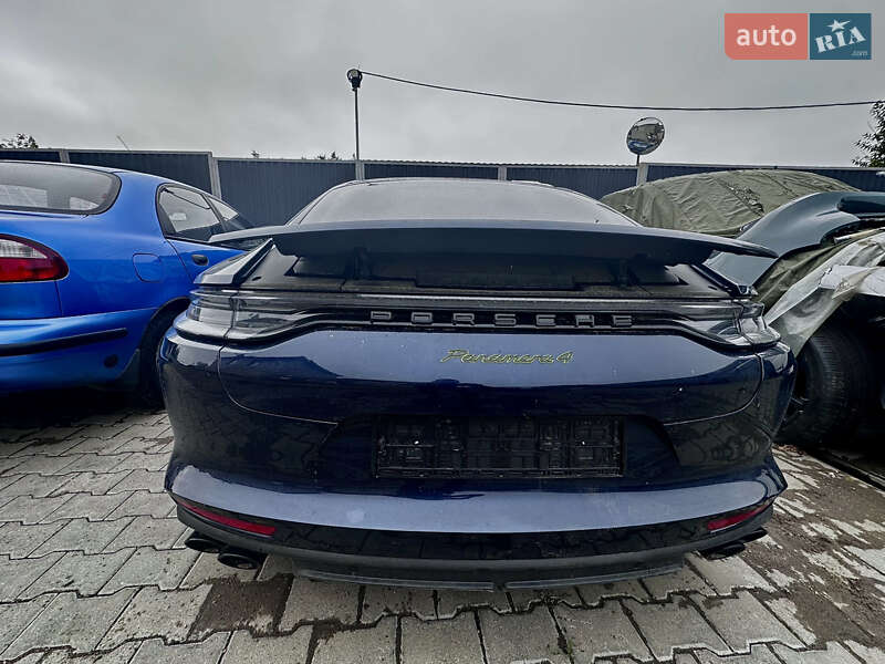 Фастбэк Porsche Panamera 2023 в 