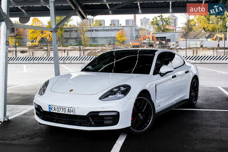 Фастбек Porsche Panamera 2019 в  фото Фастбек Porsche Panamera 2019 в